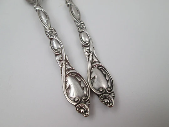 Fish serving cutlery set. Silver plated metal. Vegetable motifs. England. 1930's