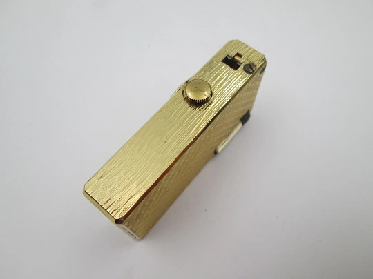 Foska butane lighter / mechanical watch. Gold plated. Rhomboid pattern. 1960's. Swiss