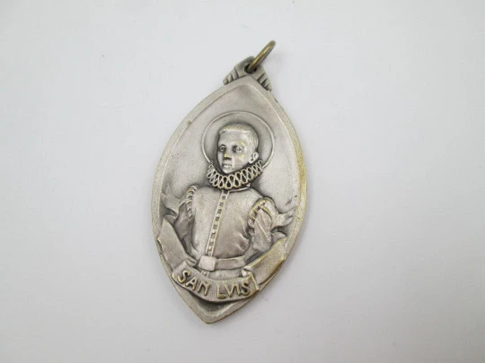 Gran medalla San Luis y Virgen con Niño. Alto relieve. Metal plateado. España. 1940