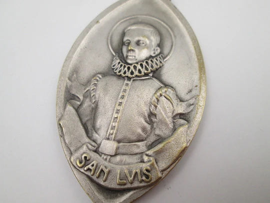 Gran medalla San Luis y Virgen con Niño. Alto relieve. Metal plateado. España. 1940