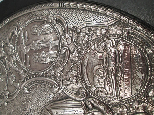 Icono bizantino circular Cristo Pantocrator. Plata de ley 950 y marco de madera. Grecia