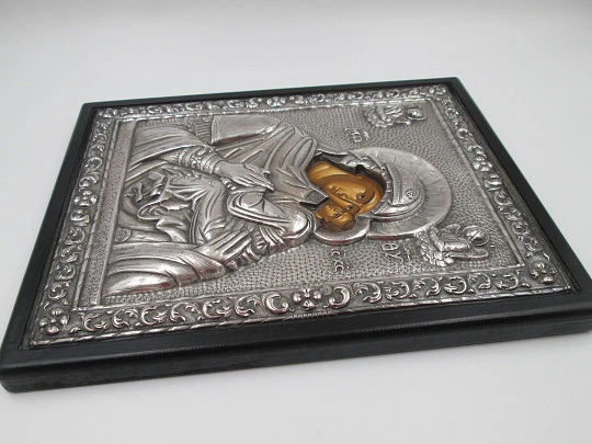 Icono bizantino rectangular Virgen con Niño. Plata de ley 950 y marco de madera. Grecia