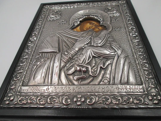 Icono bizantino rectangular Virgen con Niño. Plata de ley 950 y marco de madera. Grecia