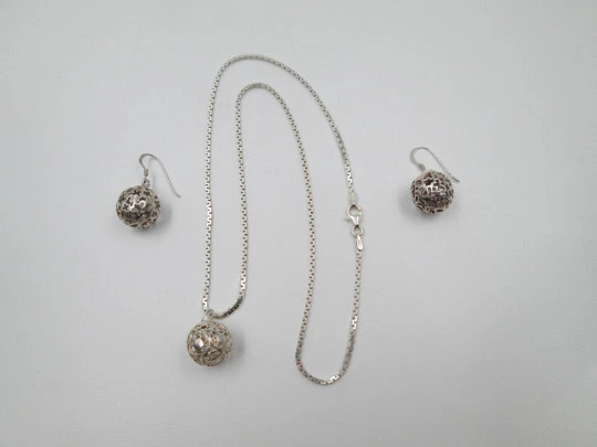 Jewelry women's set. Sterling silver necklace and earrings. Openwork spheres. 1990's