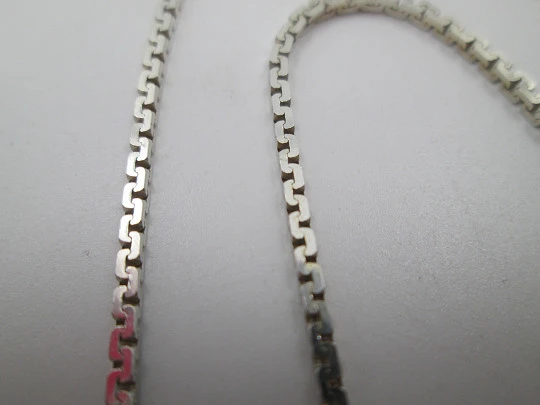 Juego de joyería para mujer. Collar y pendientes en plata ley. Esferas caladas. 1990