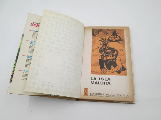 La isla maldita libro juvenil ilustrado. Héroes Selección. Editorial Bruguera, 1972