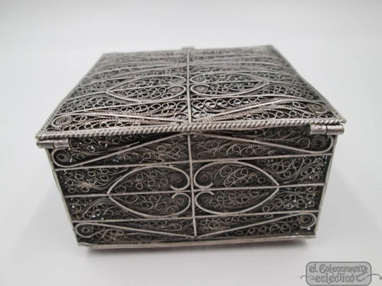 Ladie's filigree jewelry box. Sterling silver. Geometric motifs. Spain. 1970's