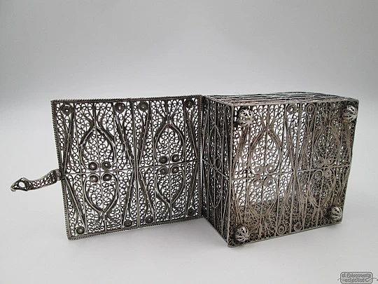 Ladie's filigree jewelry box. Sterling silver. Geometric motifs. Spain. 1970's