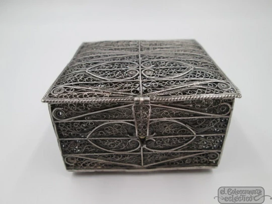 Ladie's filigree jewelry box. Sterling silver. Geometric motifs. Spain. 1970's