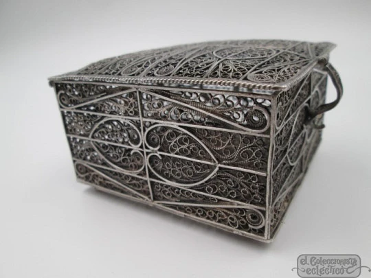 Ladie's filigree jewelry box. Sterling silver. Geometric motifs. Spain. 1970's