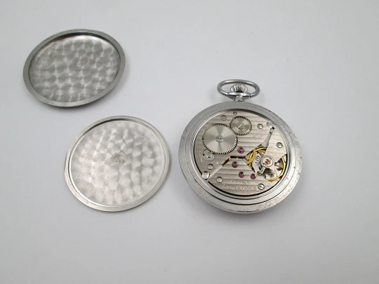 Longines open-faced pocket watch. Chromed steel. Manual wind. Wood box. 1960's. Swiss