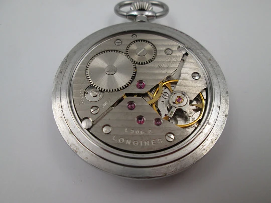 Longines open-faced pocket watch. Chromed steel. Manual wind. Wood box. 1960's. Swiss