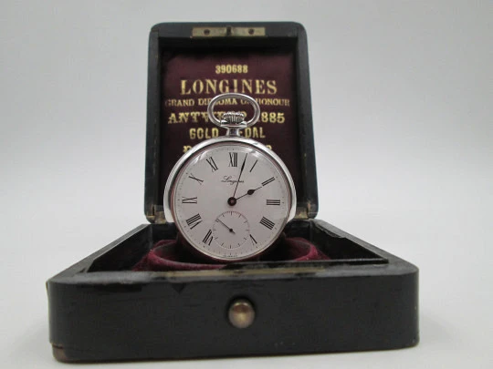 Longines open-faced pocket watch. Chromed steel. Manual wind. Wood box. 1960's. Swiss