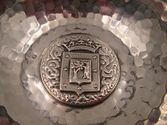 Madrid shield wine taster. Sterling silver. Handle with shell and scrolls. Spain. 1970's