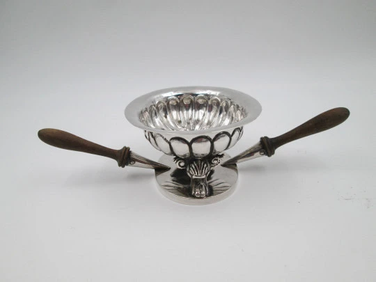 Manual cigarette burner. Sterling silver and wood handles. Spain (Madrid). 19th century