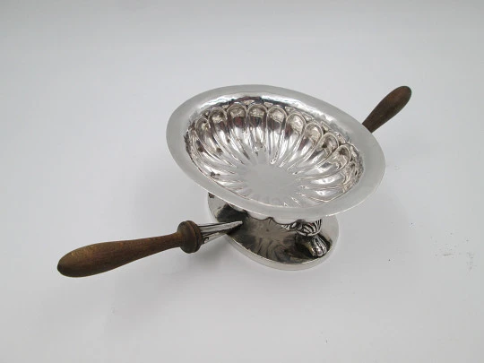 Manual cigarette burner. Sterling silver and wood handles. Spain (Madrid). 19th century