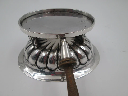 Manual cigarette burner. Sterling silver and wood handles. Spain (Madrid). 19th century