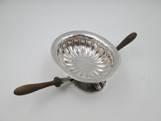 Manual cigarette burner. Sterling silver and wood handles. Spain (Madrid). 19th century