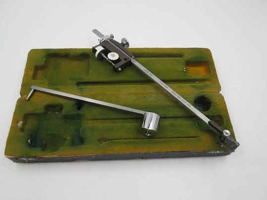 Metal measure tool with scale and calipers AMSAD. Wood box and accessory. 1950's