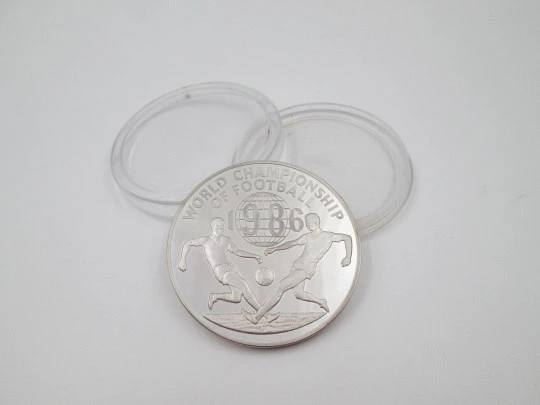 Moneda de cien dólares Mundial de Fútbol México 1986. Plata fina de ley. Jamaica