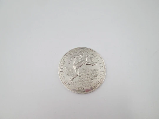 Moneda XII Campeonato Mundial de Fútbol España 1982. Plata de ley. Alto relieve