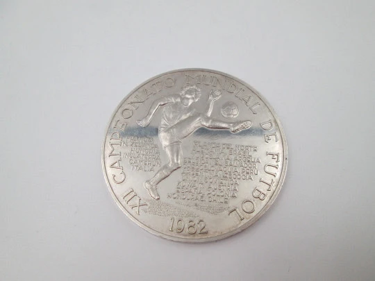 Moneda XII Campeonato Mundial de Fútbol España 1982. Plata de ley. Alto relieve