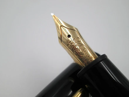 Montblanc Meisterstück 146 Black Resin Gold Plated 1980 | El Coleccionista  Ecléctico