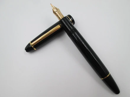 Montblanc Meisterstück 146 Black Resin Gold Plated 1980 | El Coleccionista  Ecléctico