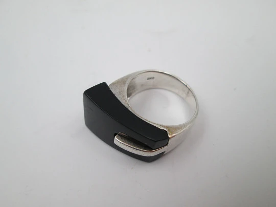 Oko women's fashion ring. 925 sterling silver and black stone. United States. 1980's