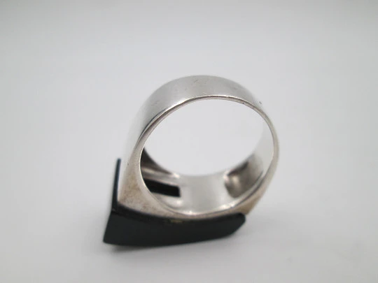 Oko women's fashion ring. 925 sterling silver and black stone. United States. 1980's