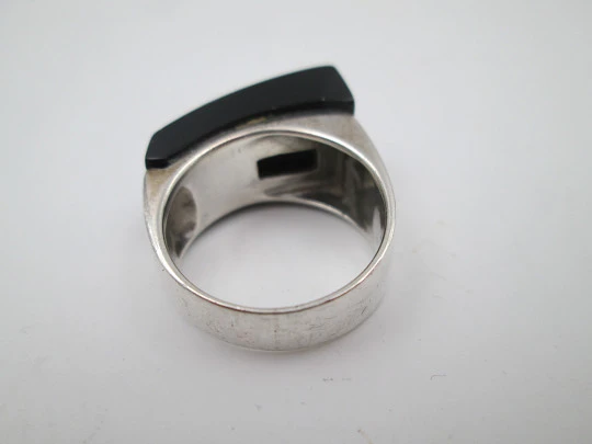 Oko women's fashion ring. 925 sterling silver and black stone. United States. 1980's