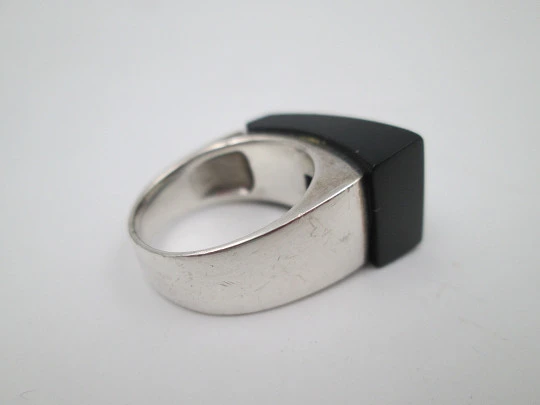 Oko women's fashion ring. 925 sterling silver and black stone. United States. 1980's