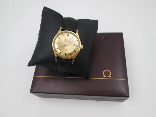 Omega Constellation certified chronometer. 18k yellow gold. Pie-pan faceted sphere