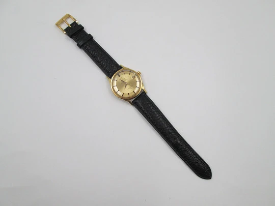 Omega Constellation certified chronometer. 18k yellow gold. Pie-pan faceted sphere