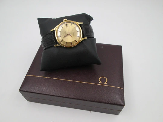 Omega Constellation certified chronometer. 18k yellow gold. Pie-pan faceted sphere