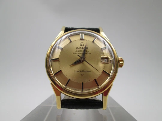 Omega Constellation certified chronometer. 18k yellow gold. Pie-pan faceted sphere