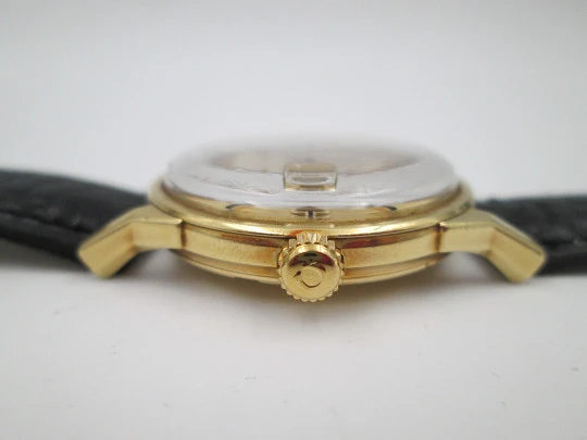 Omega Constellation certified chronometer. 18k yellow gold. Pie-pan faceted sphere