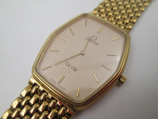 Omega De Ville. 20 microns gold plated and steel. Quartz. Bracelet. Swiss. 1980's