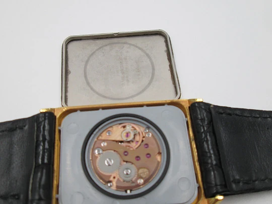 Omega Genève caballero. Chapado oro y acero. Cuerda manual. Dial ojo tigre. Estuche. 1970