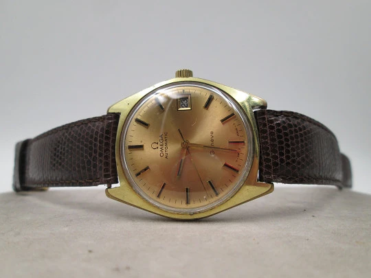 Omega Genève. 20 micron gold plated and steel. Automatic. Calendar. Strap. 1960's