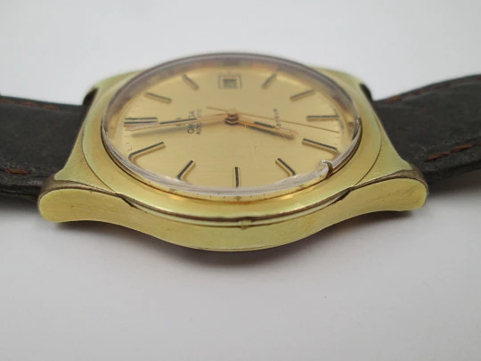 Omega Genève. 20 micron gold plated and steel. Automatic. Calendar. Strap. 1970's