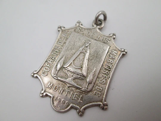 Our Lady of the Martyrs Brotherhood medal (Montiel). Silver plated metal. Spain. 1900