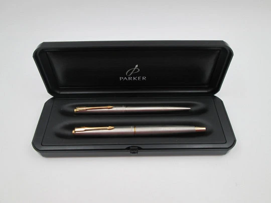 Parker 45 Flighter fountain pen and ballpoint set. Stainless steel & gold plated details. Box