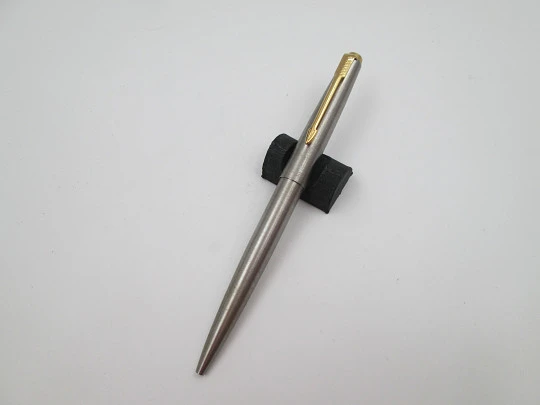 Parker 45 Flighter fountain pen and ballpoint set. Stainless steel & gold plated details. Box