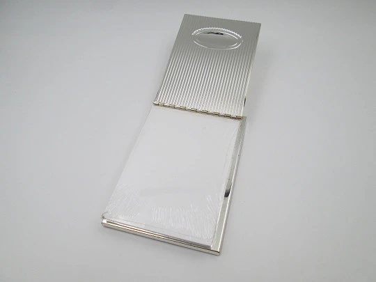 Parker desk notebook. Silver plated metal. Articulated lid. Vertical line motifs. 2010's