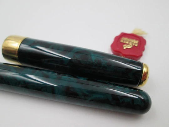 Parker Sonnet Premier. Green black lacquer & gold plated details. 14k nib. France. 1988