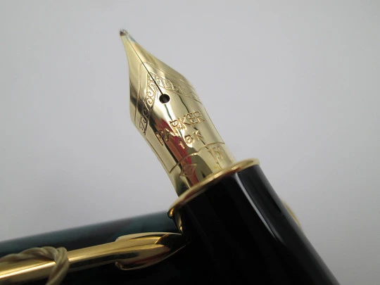 Parker Sonnet Premier. Green black lacquer & gold plated details. 14k nib. France. 1988