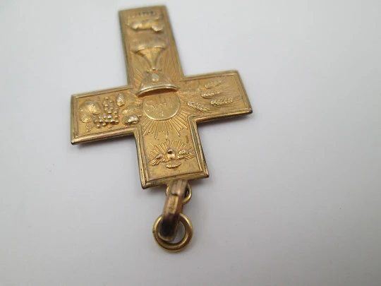 Pendant cross with christian symbols. Gold plated metal. Handle and ring. Spain. 1950's