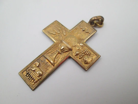 Pendant cross with christian symbols. Gold plated metal. Handle and ring. Spain. 1950's