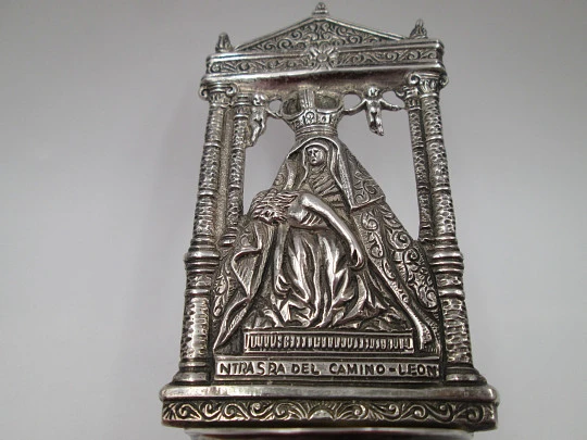 Pila benditera pórtico calado Virgen del Camino (León). Plata de ley. España. 1950